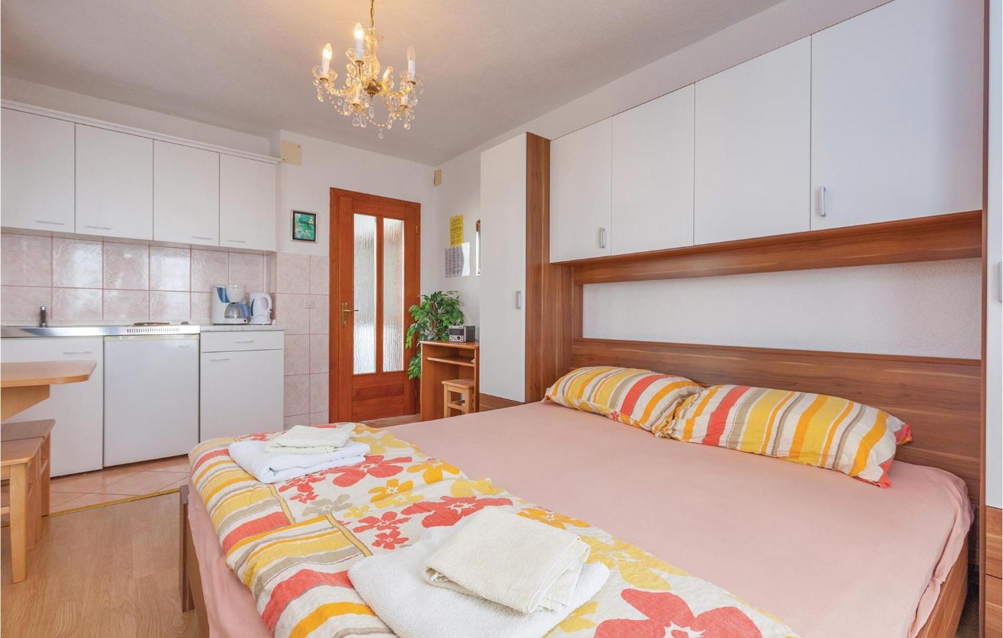 Stunning Apartment In Crikvenica With Wifi ภายนอก รูปภาพ