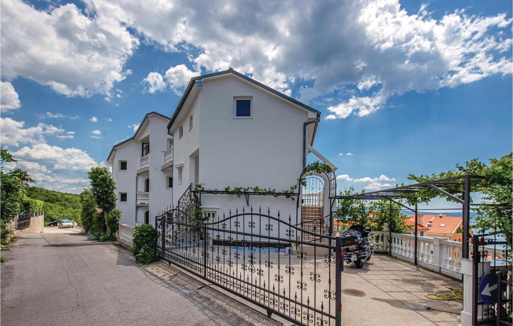 Stunning Apartment In Crikvenica With Wifi ภายนอก รูปภาพ